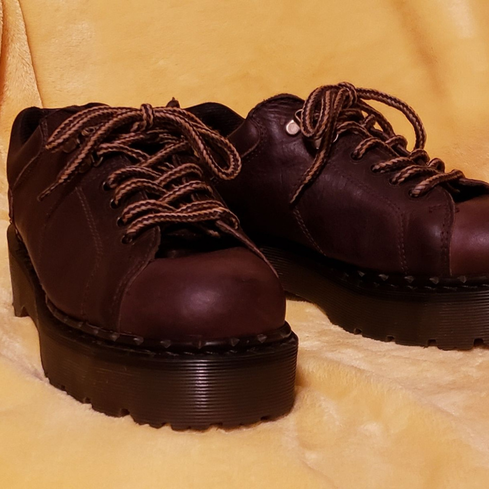 Dr. Doc Martens 10940 Brown Leather 6-Eye